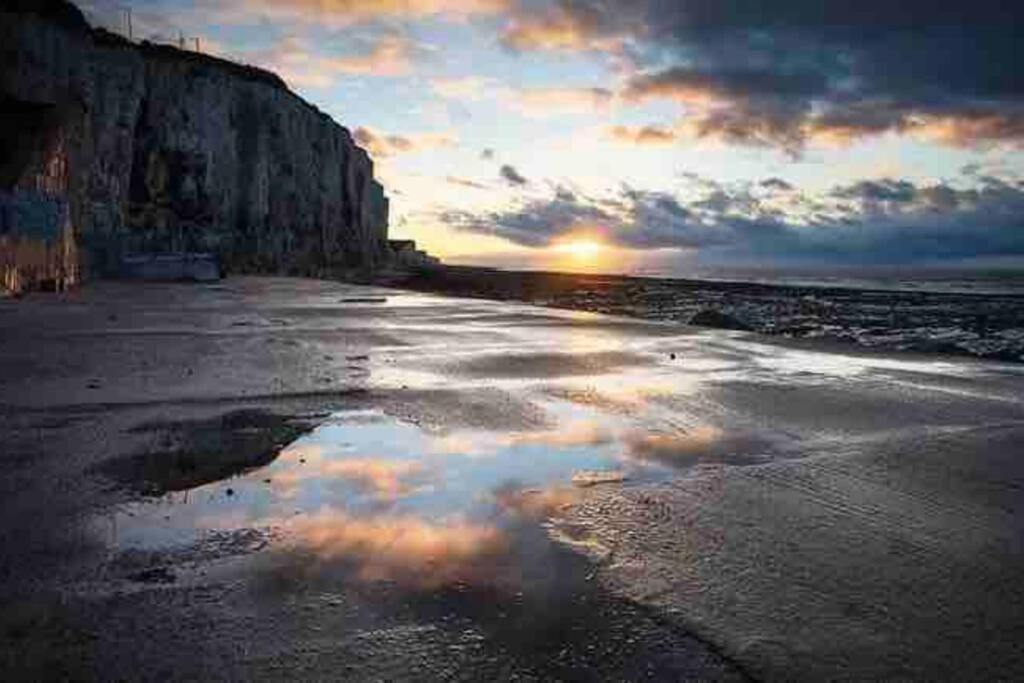 Pleine Face Mer Et Plage Ault Exterior photo