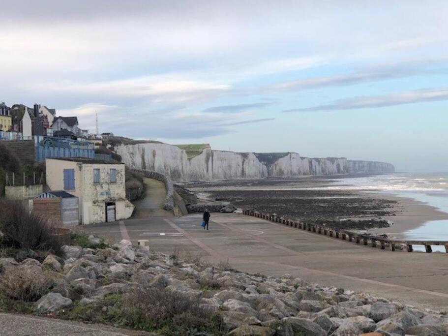 Pleine Face Mer Et Plage Ault Exterior photo